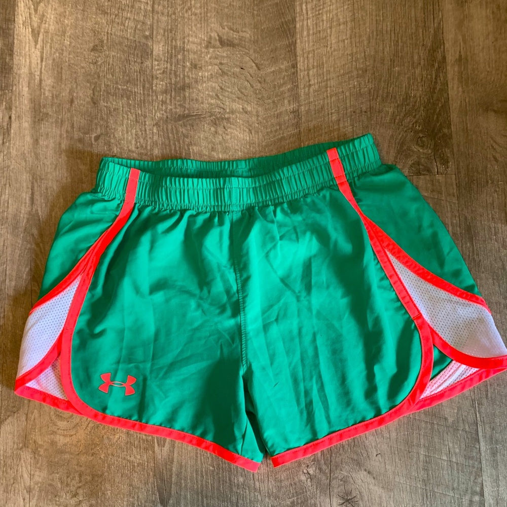 Girls Under Armour Shorts Size YMD Great Condition